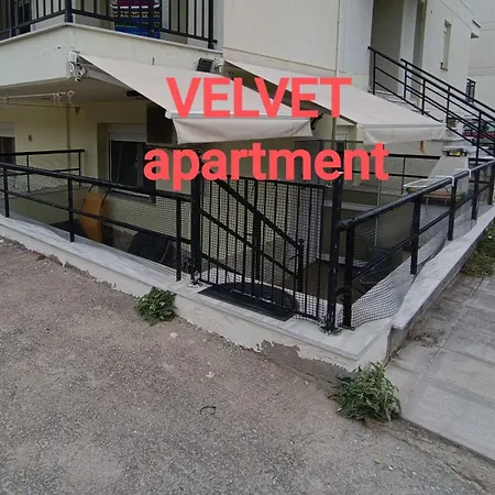 Velvet אגיה טריאדה